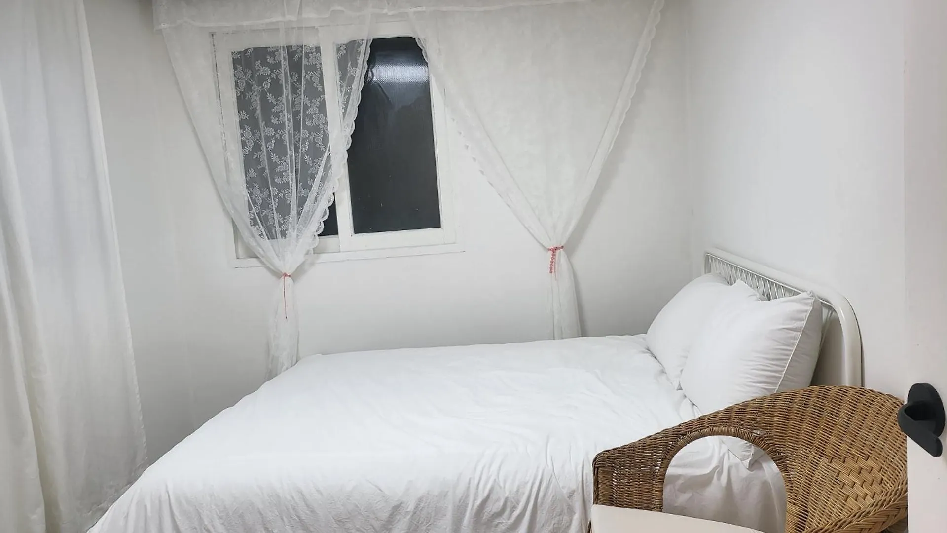 New, Private, 3 Rooms, Hongdae, 6 Persons Soul Jižní Korea